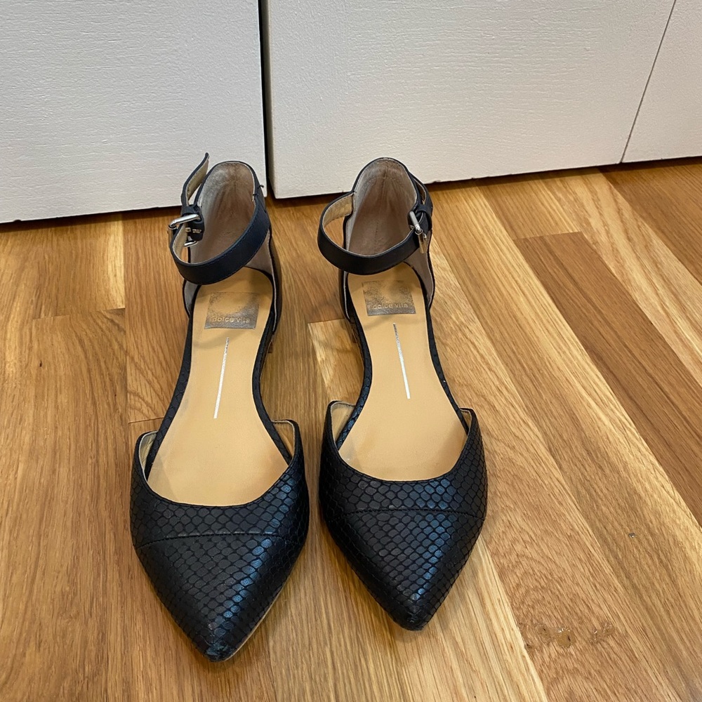 Dolce Vita snake skin textured leather flats with ankle straps, black, size 7.5